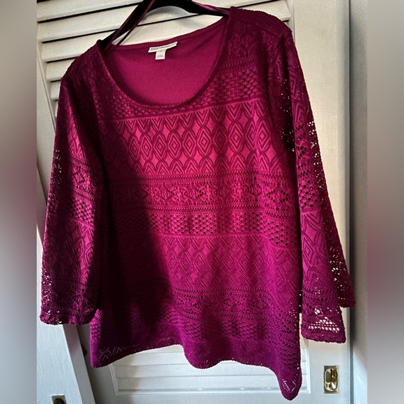 Like new Dana Buchman, plum colored lace print pull over top in size large - Picture 4 of 9